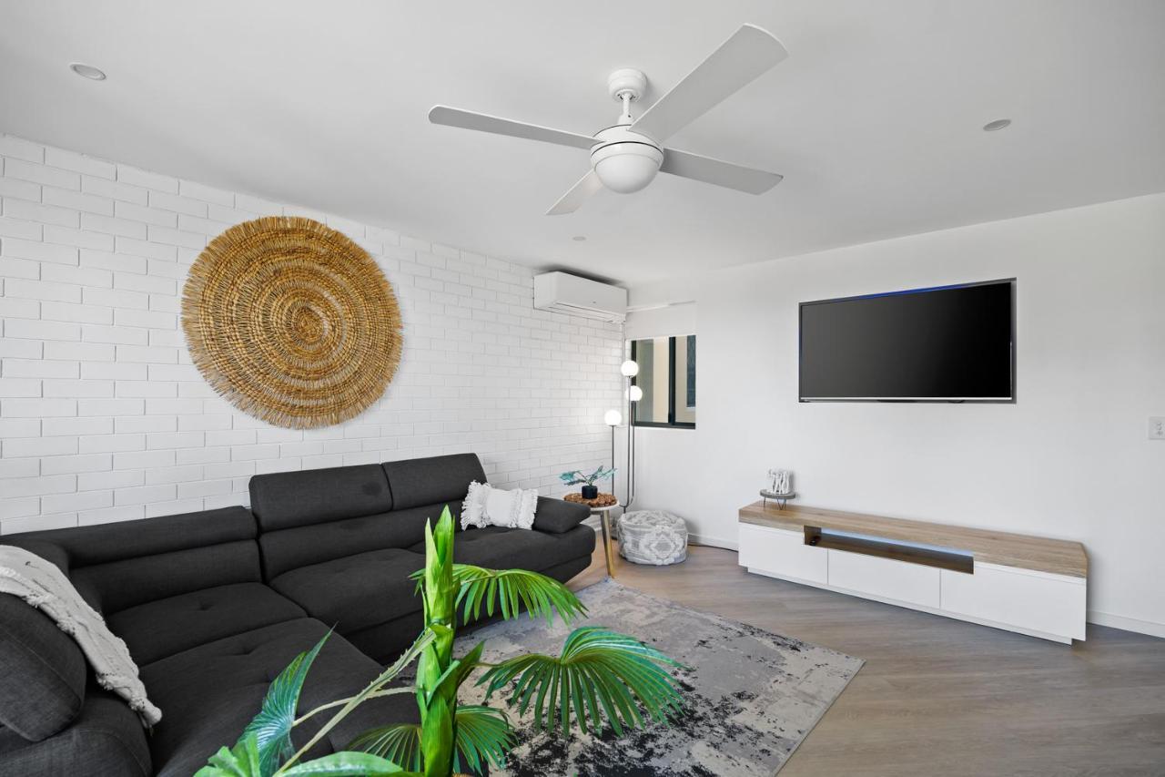 Beachside Views 2 Bedroom Apartment 穆卢拉巴 外观 照片